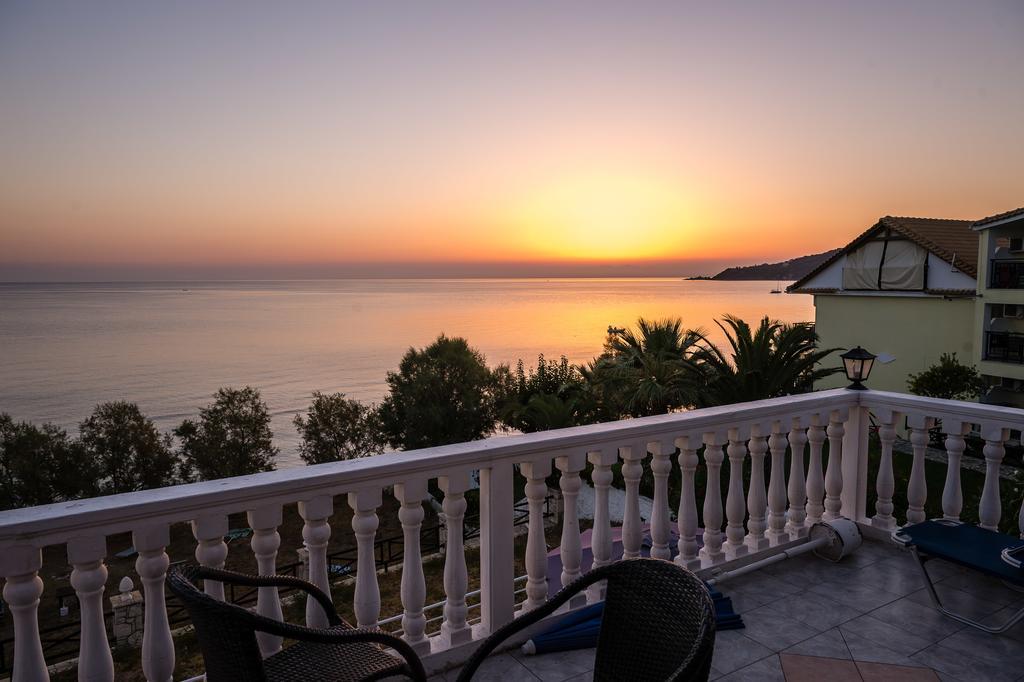 Laura Beach House Алікес Екстер'єр фото
