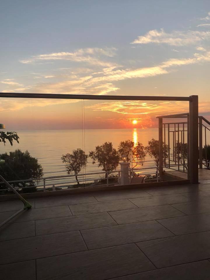 Laura Beach House Алікес Екстер'єр фото