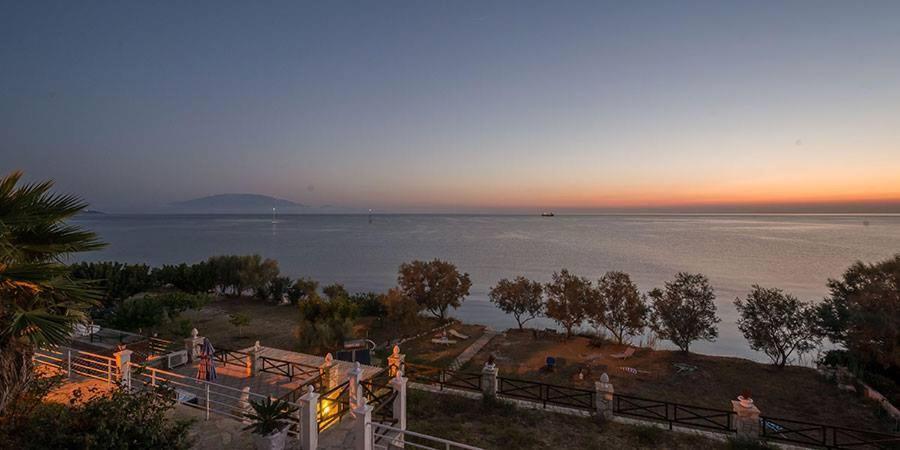 Laura Beach House Алікес Екстер'єр фото