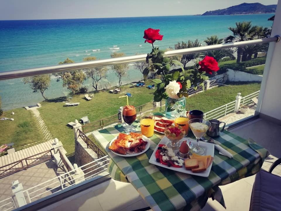 Laura Beach House Алікес Екстер'єр фото
