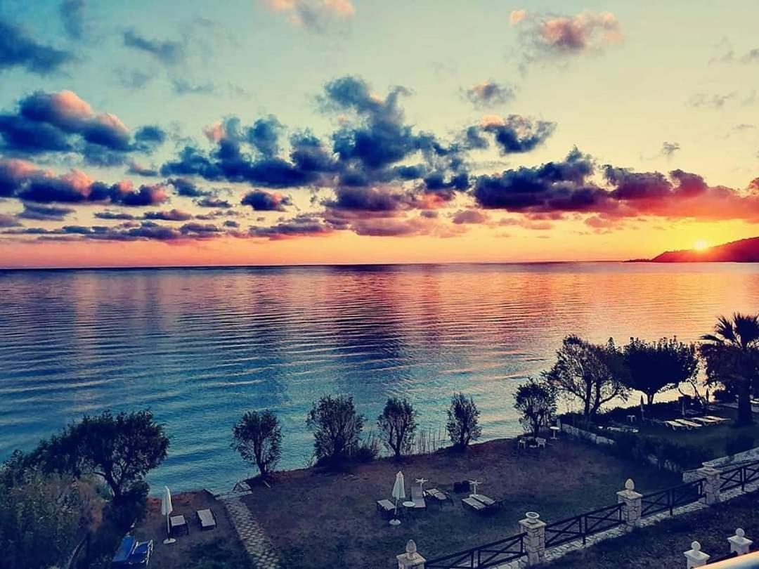 Laura Beach House Алікес Екстер'єр фото